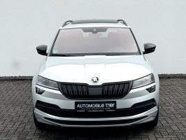 Skoda Karoq Sportline 2.0 TSI DSG 4x4/PANO/LED/ACC/AHK in Silber als SUV/Geländewagen/Pickup - Fahrzeugfoto 2