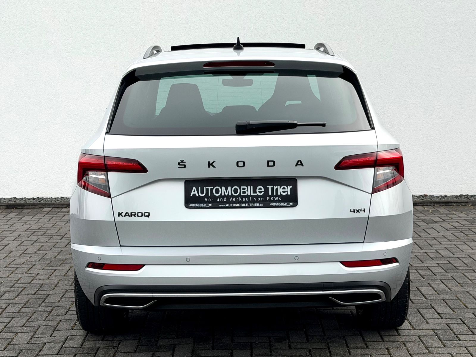 Skoda Karoq Sportline 2.0 TSI DSG 4x4/PANO/LED/ACC/AHK - Bild 6 Skoda Karoq Sportline 2.0 TSI DSG 4x4/PANO/LED/ACC/AHK in Silber als SUV/Geländewagen/Pickup - Fahrzeugfoto 6