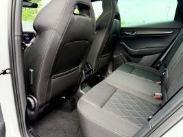 Skoda Karoq Sportline 2.0 TSI DSG 4x4/PANO/LED/ACC/AHK in Silber als SUV/Geländewagen/Pickup - Fahrzeugfoto 14