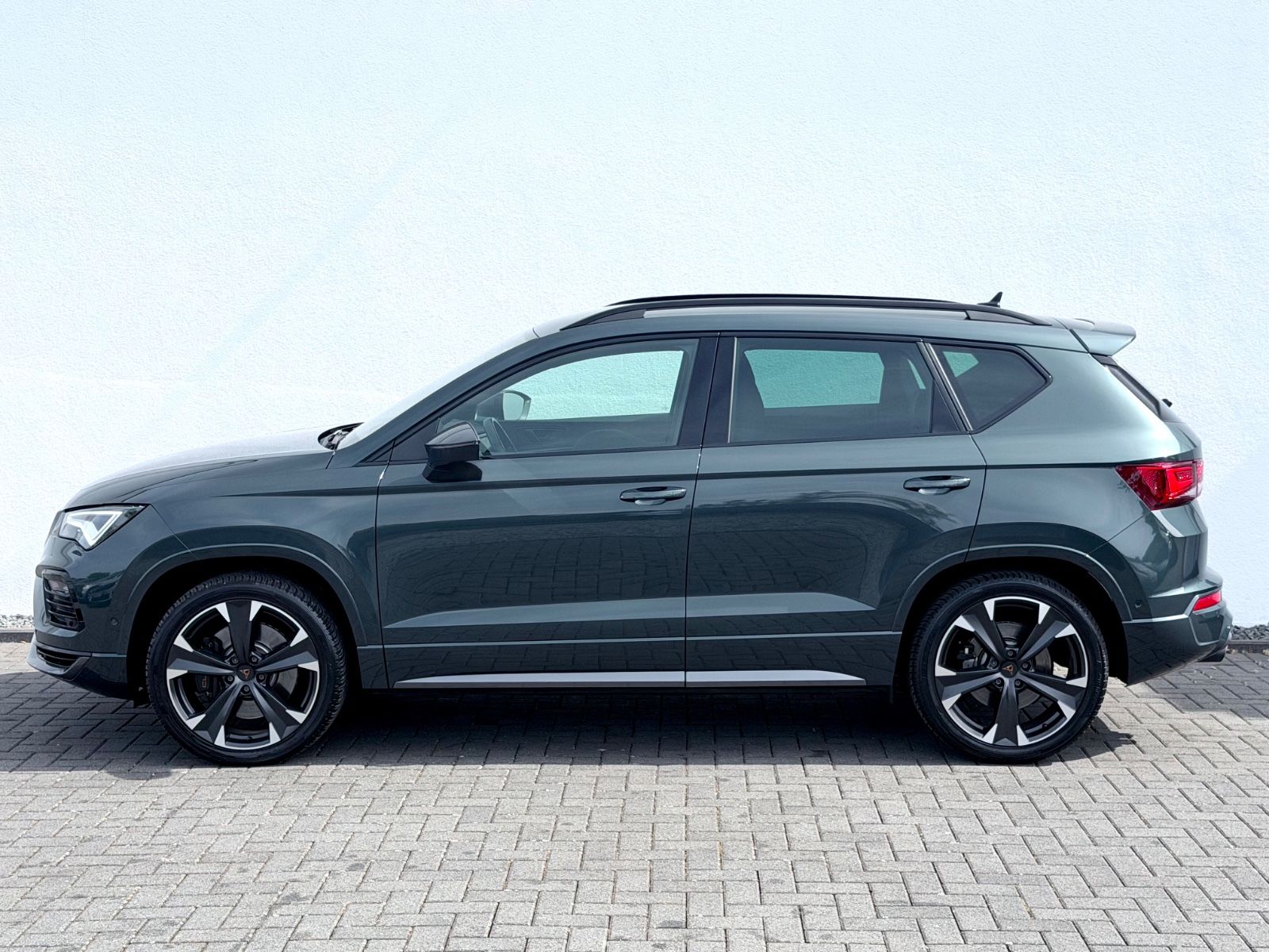 Cupra Ateca VZ 2.0 TSI DSG 4Drive/LED/ACC/LHZ/360° CAM - Bild 8 Cupra Ateca VZ 2.0 TSI DSG 4Drive/LED/ACC/LHZ/360° CAM als SUV/Geländewagen/Pickup - Fahrzeugfoto 8