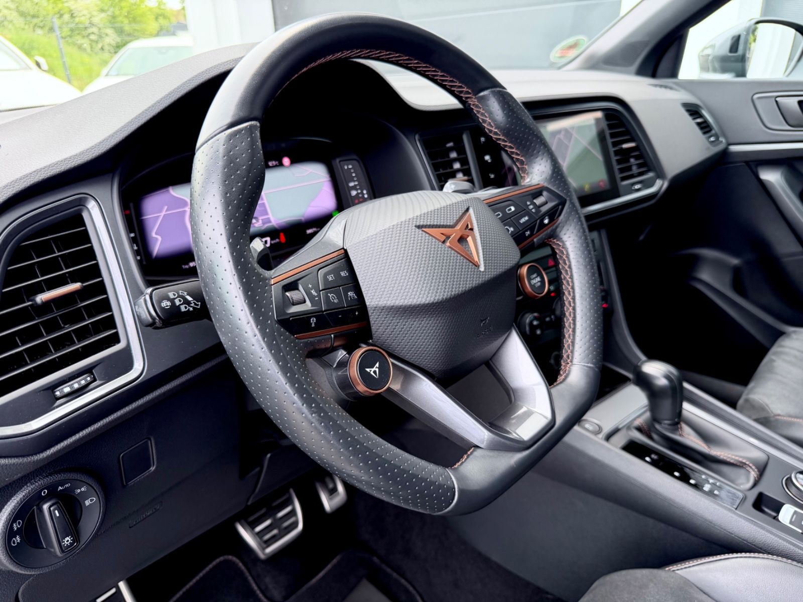 Cupra Ateca VZ 2.0 TSI DSG 4Drive/LED/ACC/LHZ/360° CAM - Bild 10 Cupra Ateca VZ 2.0 TSI DSG 4Drive/LED/ACC/LHZ/360° CAM als SUV/Geländewagen/Pickup - Fahrzeugfoto 10