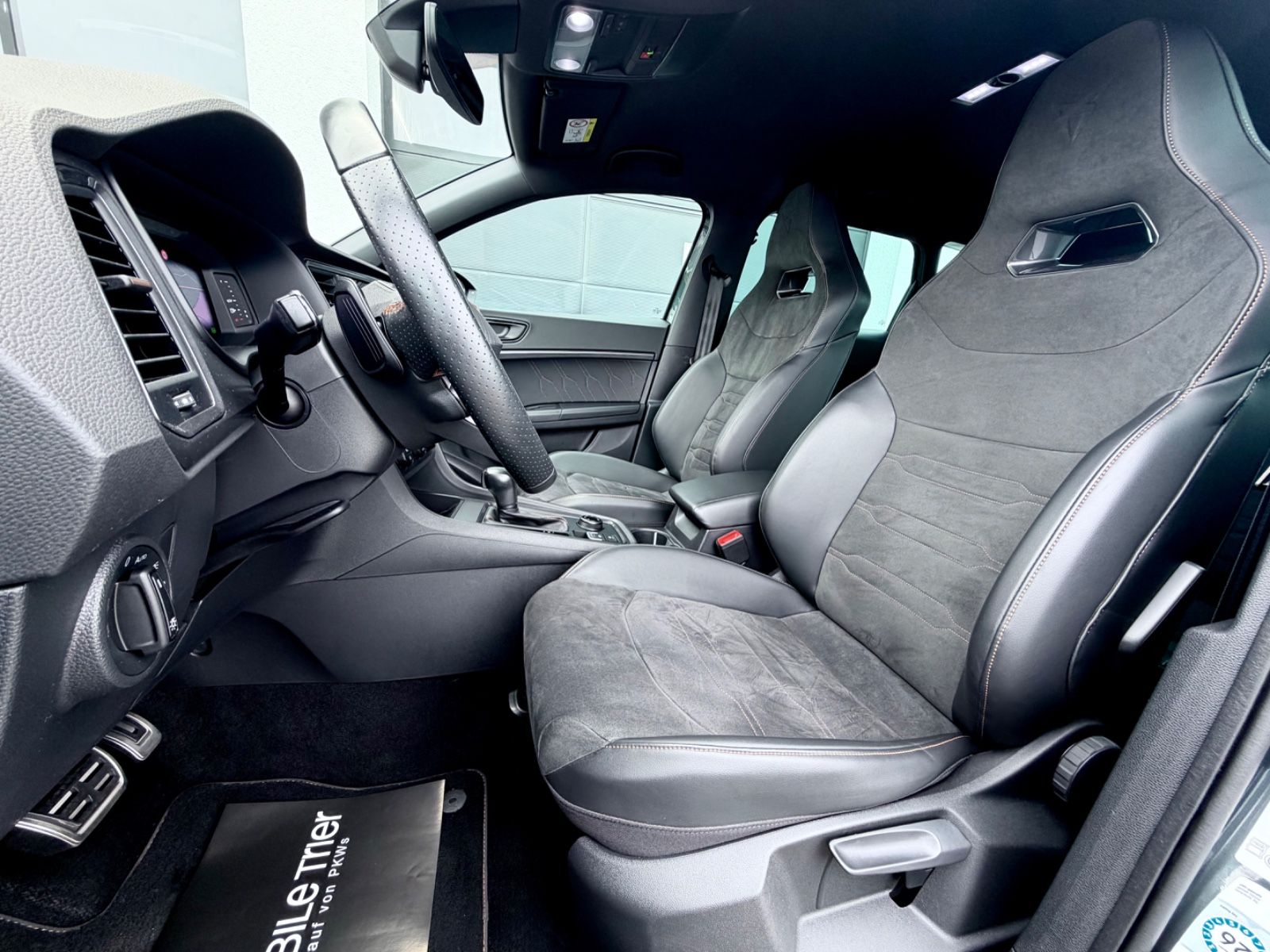 Cupra Ateca VZ 2.0 TSI DSG 4Drive/LED/ACC/LHZ/360° CAM - Bild 11 Cupra Ateca VZ 2.0 TSI DSG 4Drive/LED/ACC/LHZ/360° CAM als SUV/Geländewagen/Pickup - Fahrzeugfoto 11