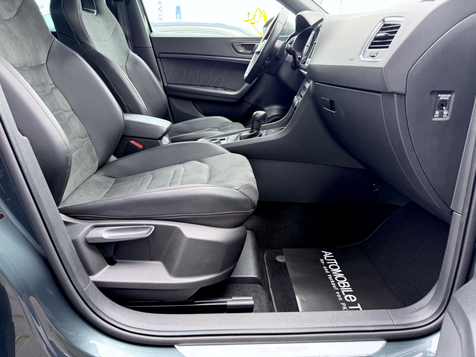 Cupra Ateca VZ 2.0 TSI DSG 4Drive/LED/ACC/LHZ/360° CAM - Bild 15 Cupra Ateca VZ 2.0 TSI DSG 4Drive/LED/ACC/LHZ/360° CAM als SUV/Geländewagen/Pickup - Fahrzeugfoto 15