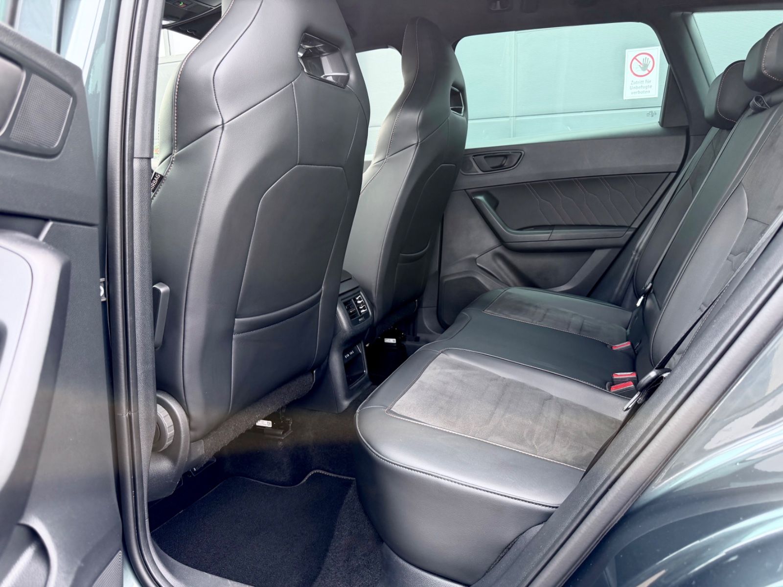 Cupra Ateca VZ 2.0 TSI DSG 4Drive/LED/ACC/LHZ/360° CAM - Bild 16 Cupra Ateca VZ 2.0 TSI DSG 4Drive/LED/ACC/LHZ/360° CAM als SUV/Geländewagen/Pickup - Fahrzeugfoto 16