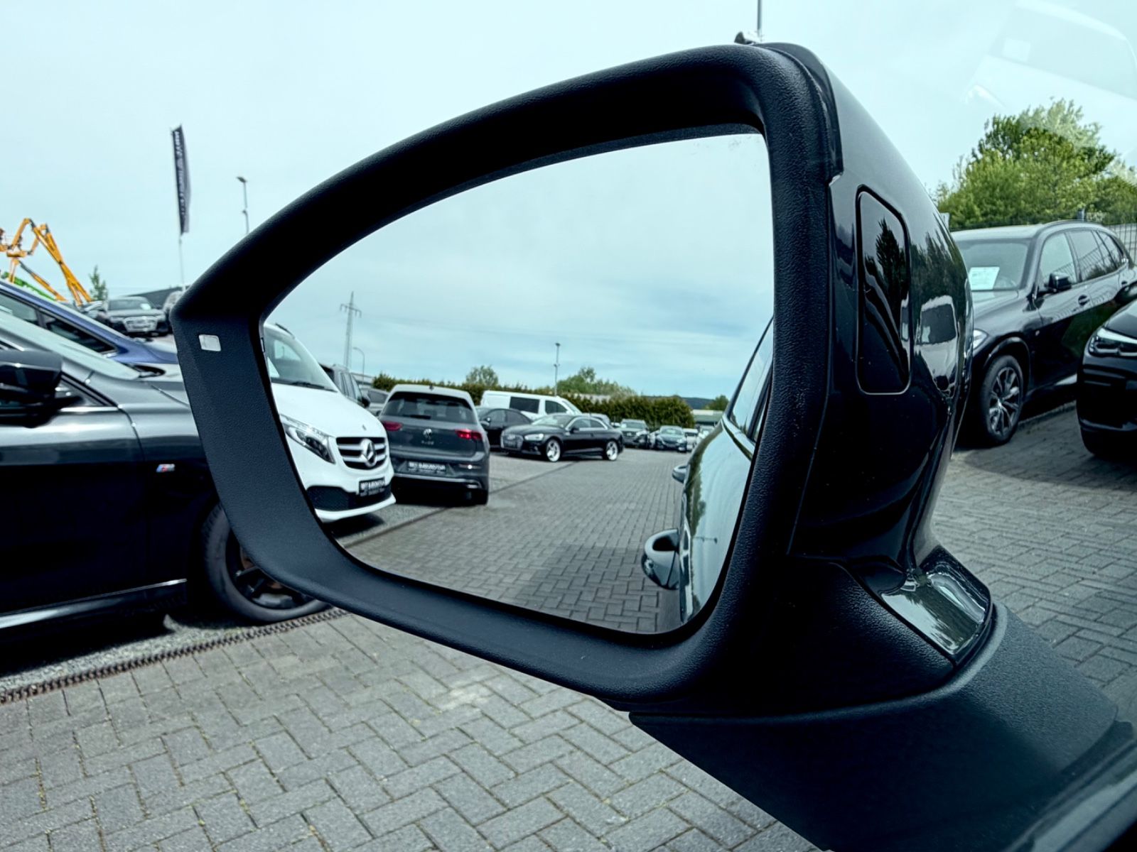 Cupra Ateca VZ 2.0 TSI DSG 4Drive/LED/ACC/LHZ/360° CAM - Bild 17 Cupra Ateca VZ 2.0 TSI DSG 4Drive/LED/ACC/LHZ/360° CAM als SUV/Geländewagen/Pickup - Fahrzeugfoto 17