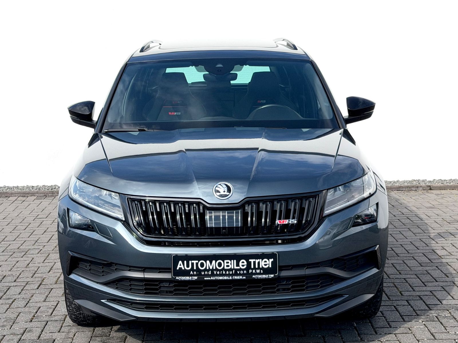 Skoda Kodiaq RS 2.0 TDI DSG 4x4 /PANO/LED/CAM/GARANTIE - Bild 2 Skoda Kodiaq RS 2.0 TDI DSG 4x4 /PANO/LED/CAM/GARANTIE in Grau als SUV/Geländewagen/Pickup - Fahrzeugfoto 2