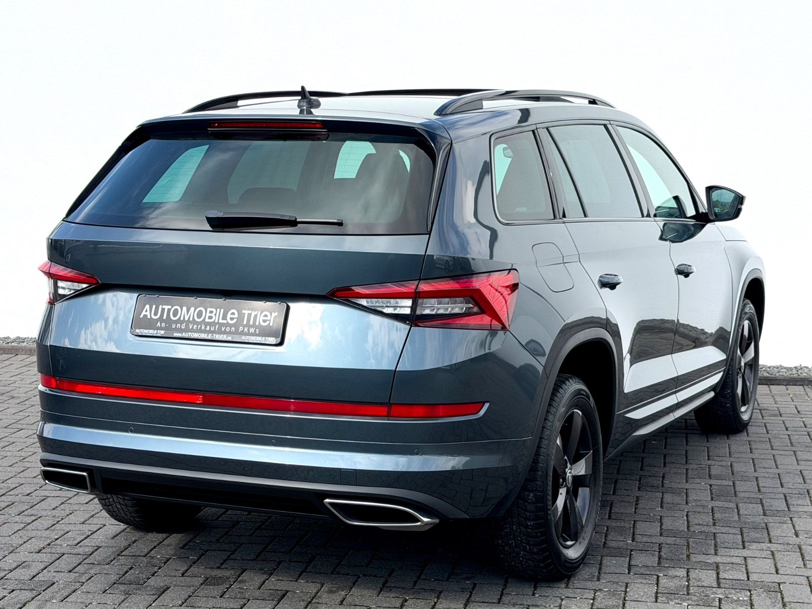 Skoda Kodiaq RS 2.0 TDI DSG 4x4 /PANO/LED/CAM/GARANTIE - Bild 5 Skoda Kodiaq RS 2.0 TDI DSG 4x4 /PANO/LED/CAM/GARANTIE in Grau als SUV/Geländewagen/Pickup - Fahrzeugfoto 5