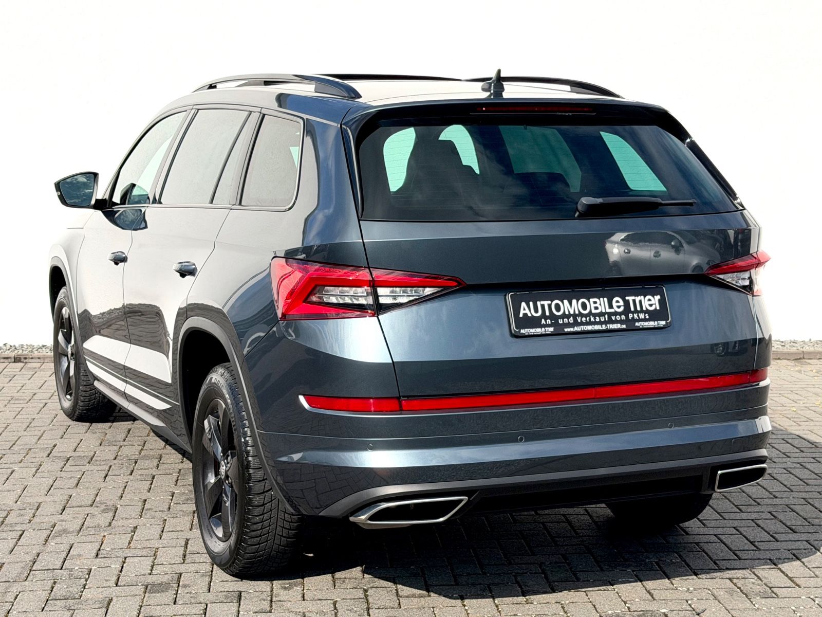 Skoda Kodiaq RS 2.0 TDI DSG 4x4 /PANO/LED/CAM/GARANTIE - Bild 7 Skoda Kodiaq RS 2.0 TDI DSG 4x4 /PANO/LED/CAM/GARANTIE in Grau als SUV/Geländewagen/Pickup - Fahrzeugfoto 7