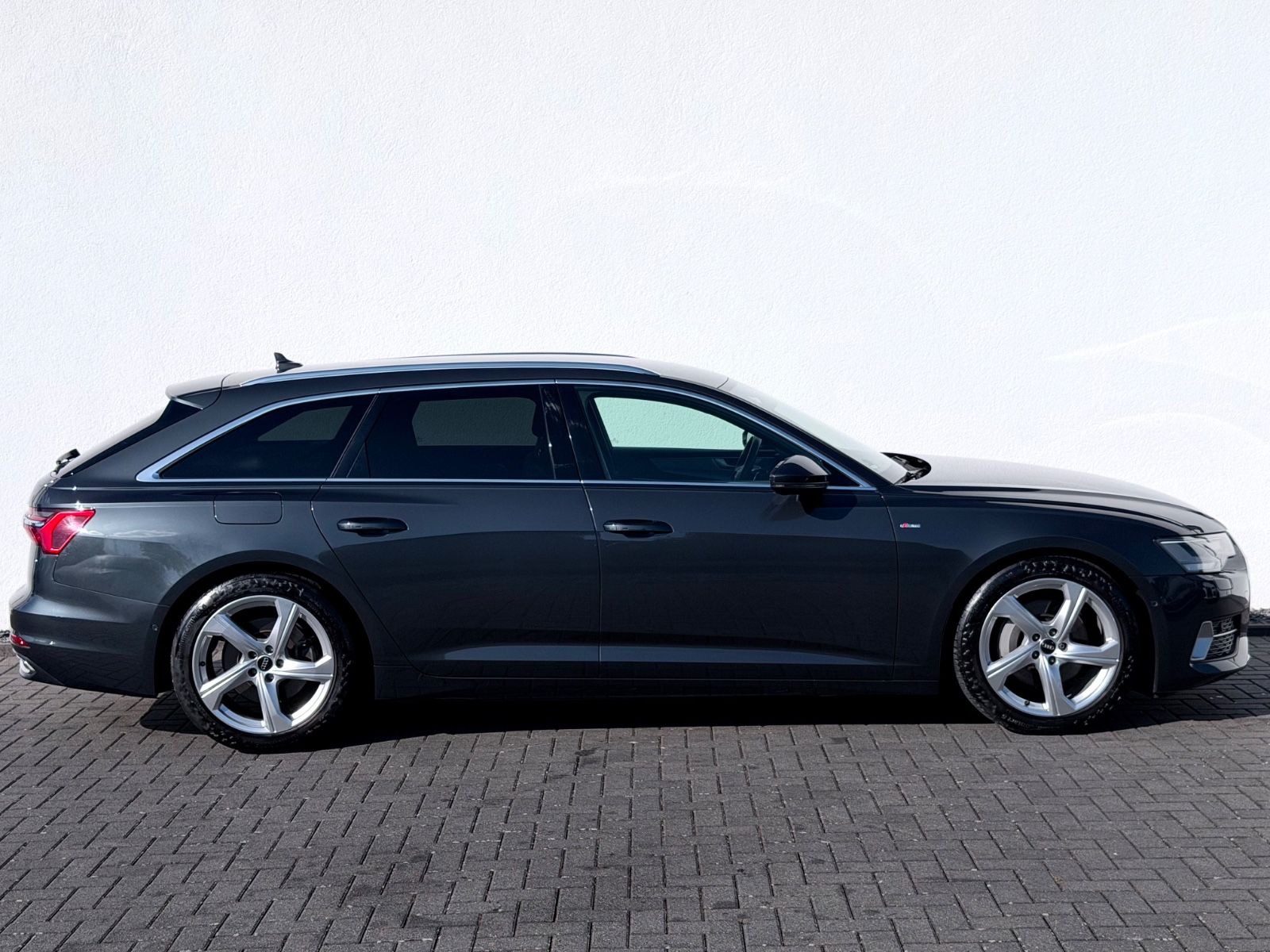 Audi A6 Avant 45 TDI quattro S line Sport Plus Paket - Bild 4 Audi A6 Avant 45 TDI quattro S line Sport Plus Paket in Grau als Kombi - Fahrzeugfoto 4