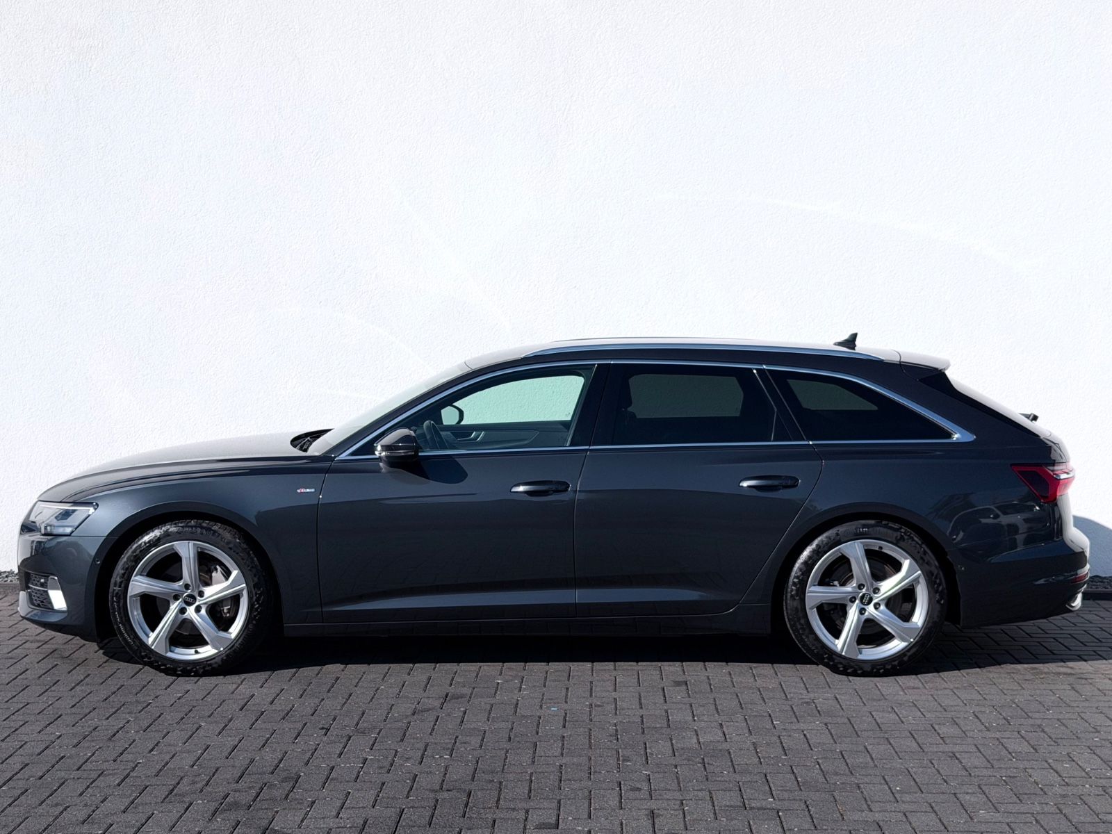 Audi A6 Avant 45 TDI quattro S line Sport Plus Paket - Bild 8 Audi A6 Avant 45 TDI quattro S line Sport Plus Paket in Grau als Kombi - Fahrzeugfoto 8