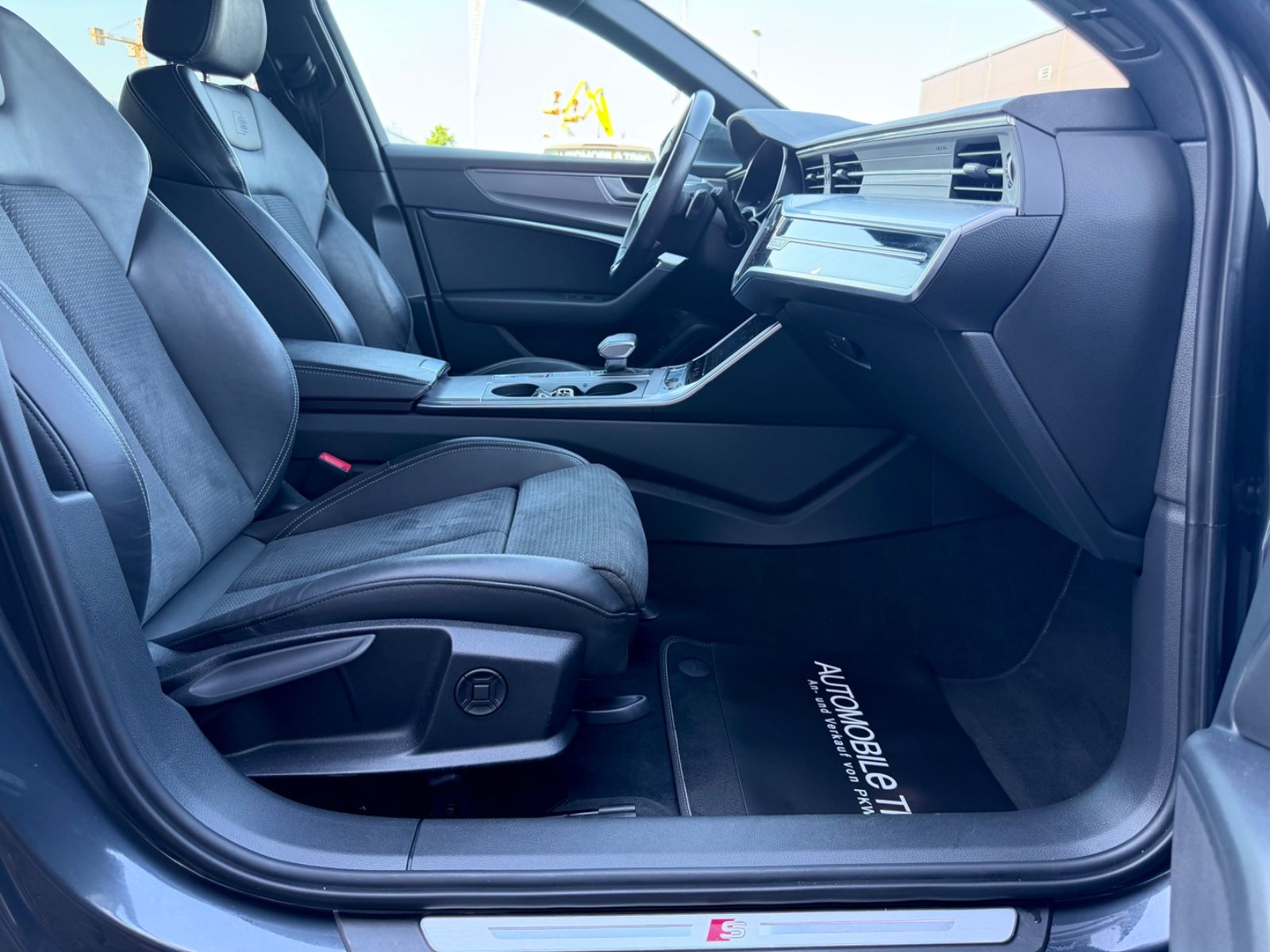 Audi A6 Avant 45 TDI quattro S line Sport Plus Paket - Bild 13 Audi A6 Avant 45 TDI quattro S line Sport Plus Paket in Grau als Kombi - Fahrzeugfoto 13