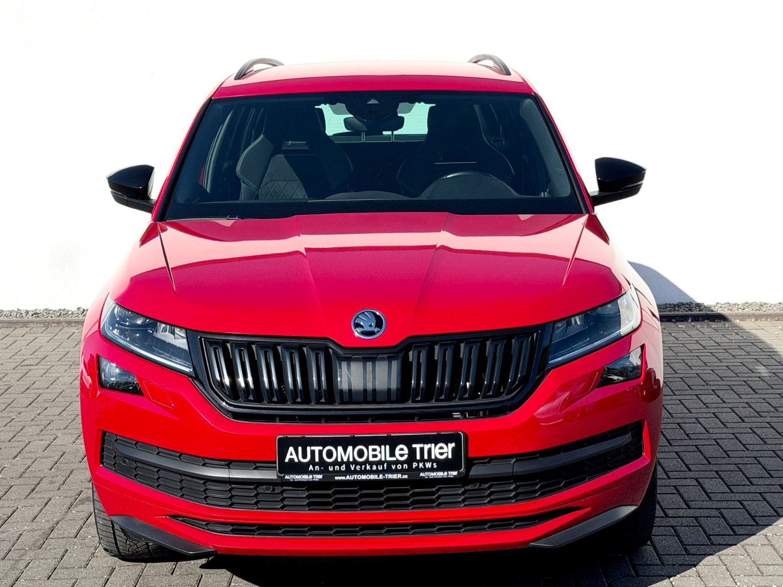 Skoda Kodiaq Sportline 2.0 TSI DSG 4x4 /NAVI/LED/AHK/ - Bild 2 Skoda Kodiaq Sportline 2.0 TSI DSG 4x4 /NAVI/LED/AHK/ als SUV/Geländewagen/Pickup - Fahrzeugfoto 2