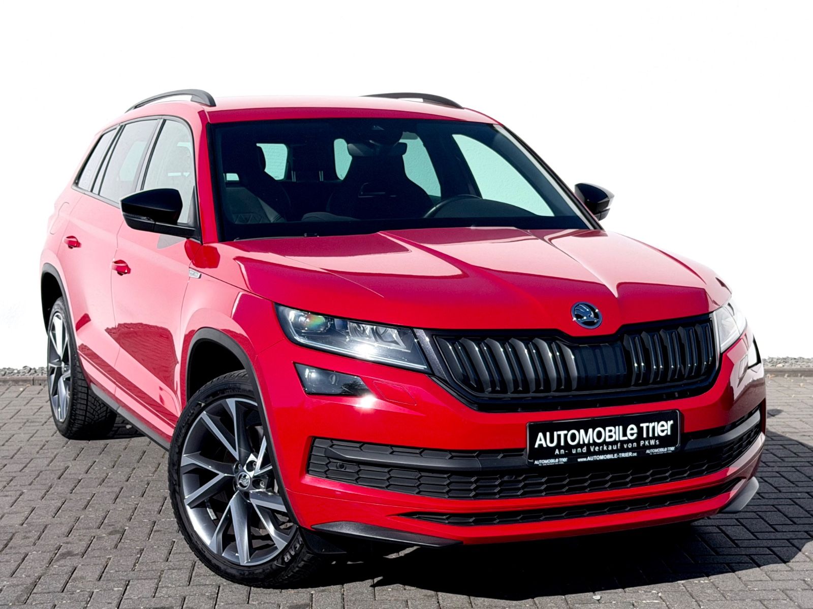 Skoda Kodiaq Sportline 2.0 TSI DSG 4x4 /NAVI/LED/AHK/ - Bild 3 Skoda Kodiaq Sportline 2.0 TSI DSG 4x4 /NAVI/LED/AHK/ als SUV/Geländewagen/Pickup - Fahrzeugfoto 3