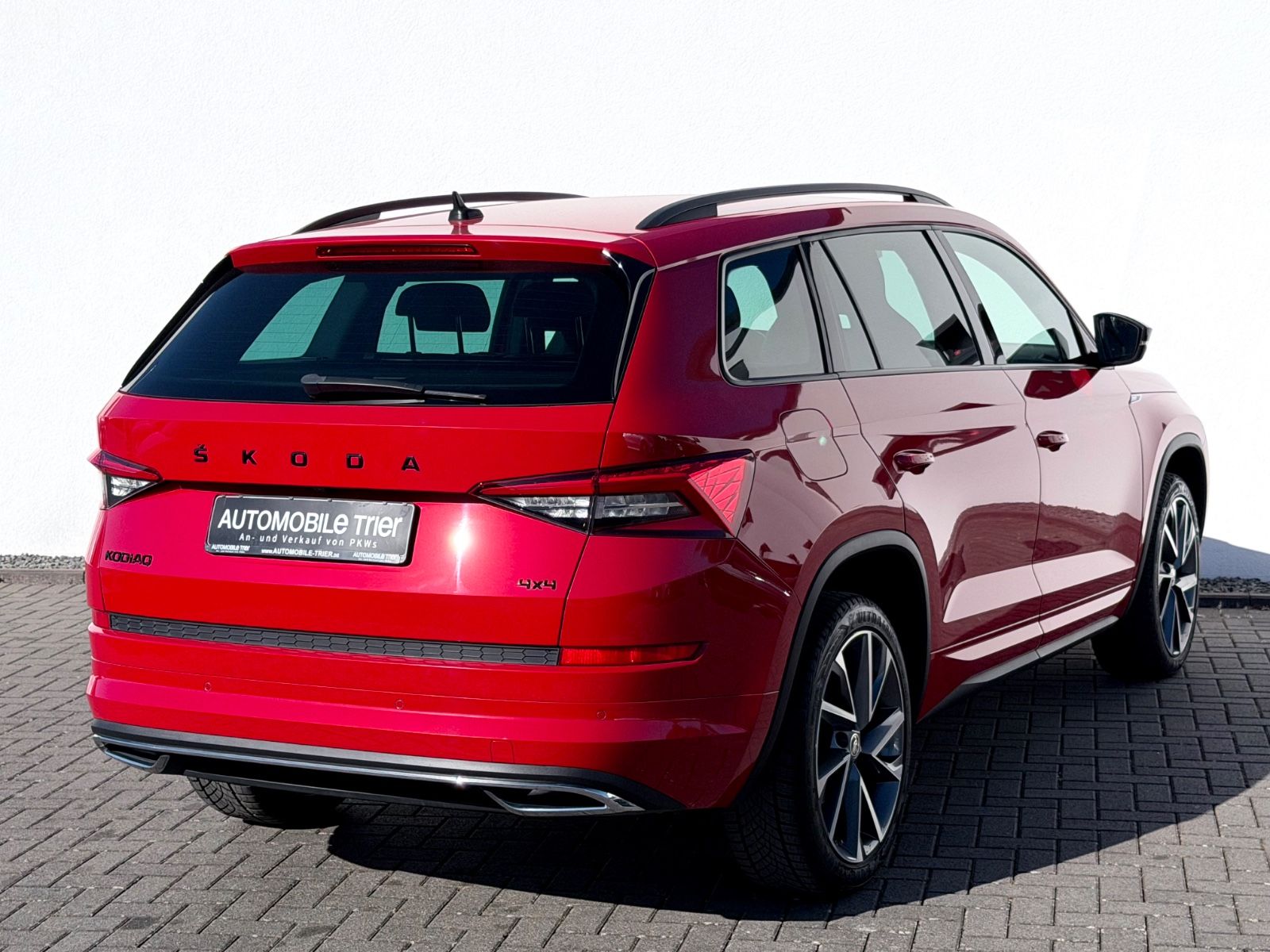 Skoda Kodiaq Sportline 2.0 TSI DSG 4x4 /NAVI/LED/AHK/ - Bild 5 Skoda Kodiaq Sportline 2.0 TSI DSG 4x4 /NAVI/LED/AHK/ als SUV/Geländewagen/Pickup - Fahrzeugfoto 5