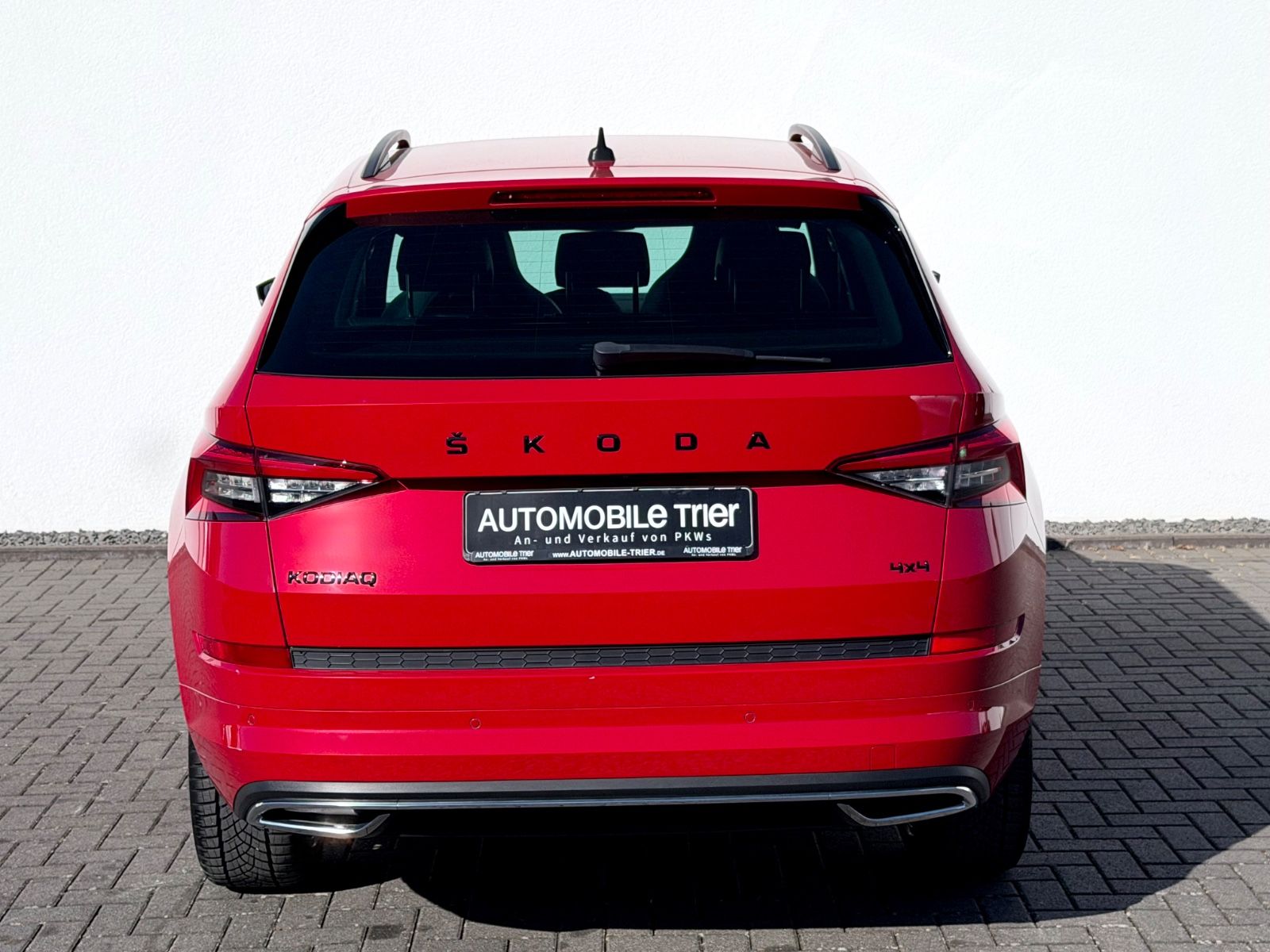 Skoda Kodiaq Sportline 2.0 TSI DSG 4x4 /NAVI/LED/AHK/ - Bild 6 Skoda Kodiaq Sportline 2.0 TSI DSG 4x4 /NAVI/LED/AHK/ als SUV/Geländewagen/Pickup - Fahrzeugfoto 6