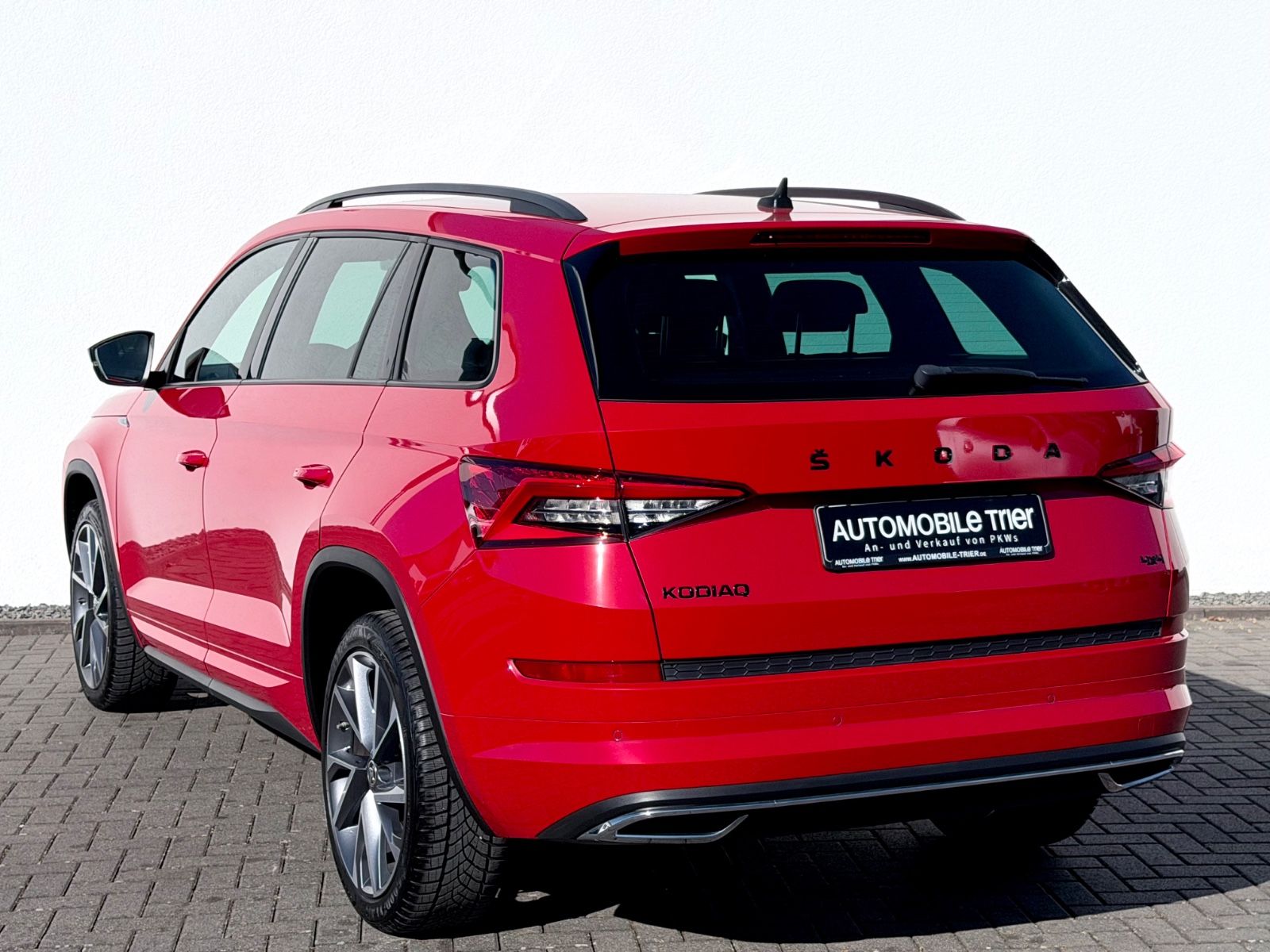 Skoda Kodiaq Sportline 2.0 TSI DSG 4x4 /NAVI/LED/AHK/ - Bild 7 Skoda Kodiaq Sportline 2.0 TSI DSG 4x4 /NAVI/LED/AHK/ als SUV/Geländewagen/Pickup - Fahrzeugfoto 7