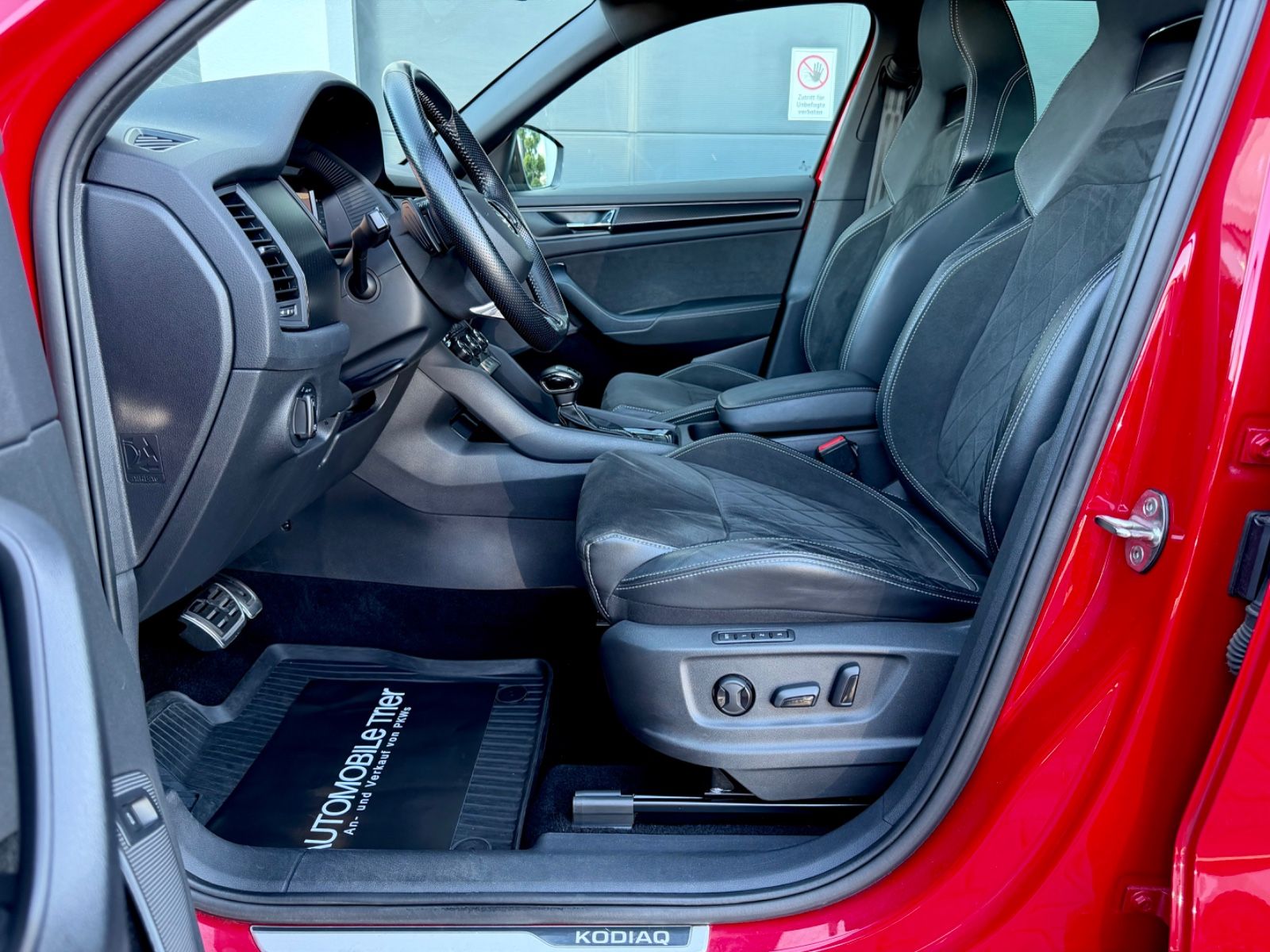 Skoda Kodiaq Sportline 2.0 TSI DSG 4x4 /NAVI/LED/AHK/ - Bild 9 Skoda Kodiaq Sportline 2.0 TSI DSG 4x4 /NAVI/LED/AHK/ als SUV/Geländewagen/Pickup - Fahrzeugfoto 9