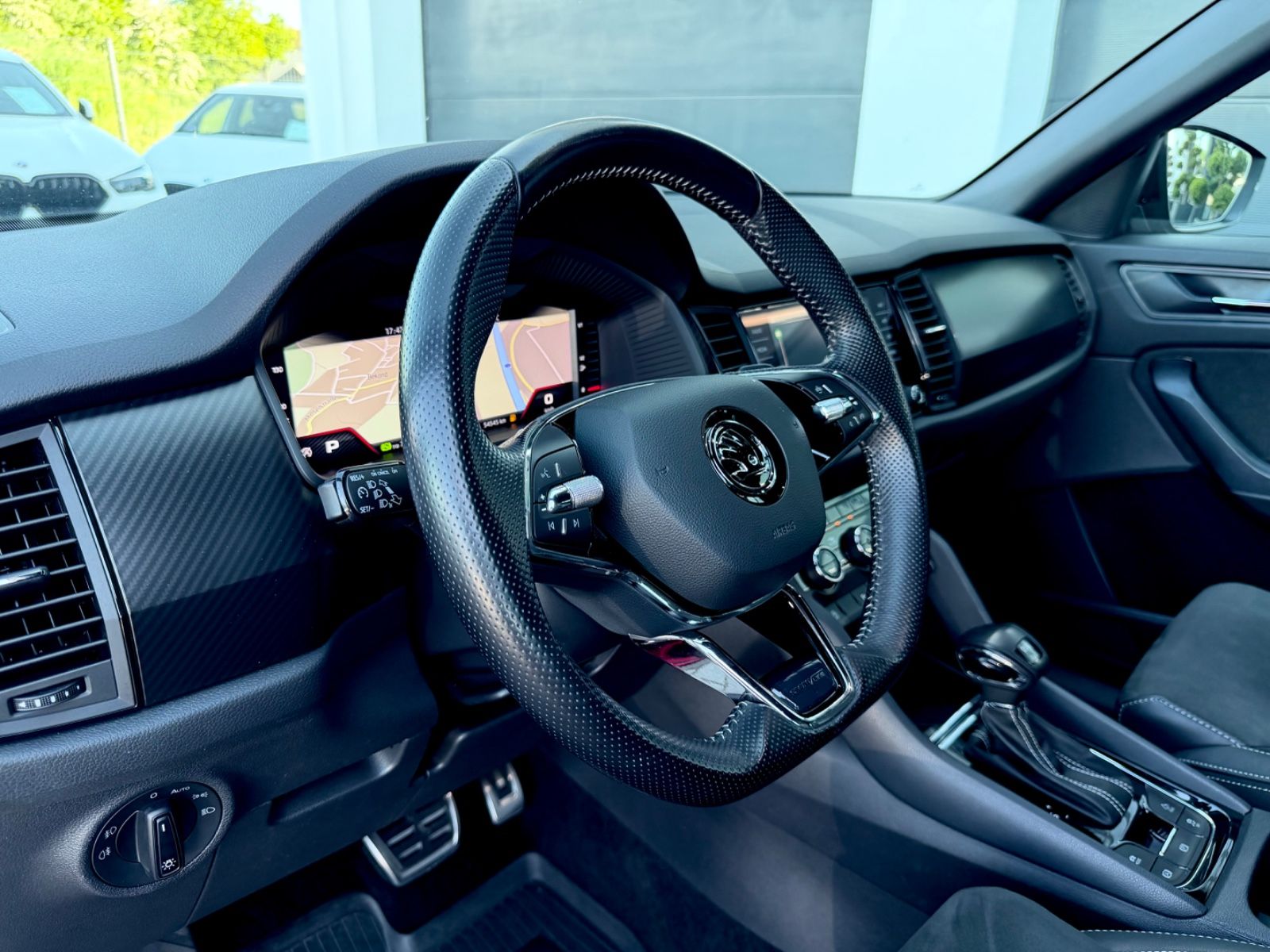 Skoda Kodiaq Sportline 2.0 TSI DSG 4x4 /NAVI/LED/AHK/ - Bild 10 Skoda Kodiaq Sportline 2.0 TSI DSG 4x4 /NAVI/LED/AHK/ als SUV/Geländewagen/Pickup - Fahrzeugfoto 10