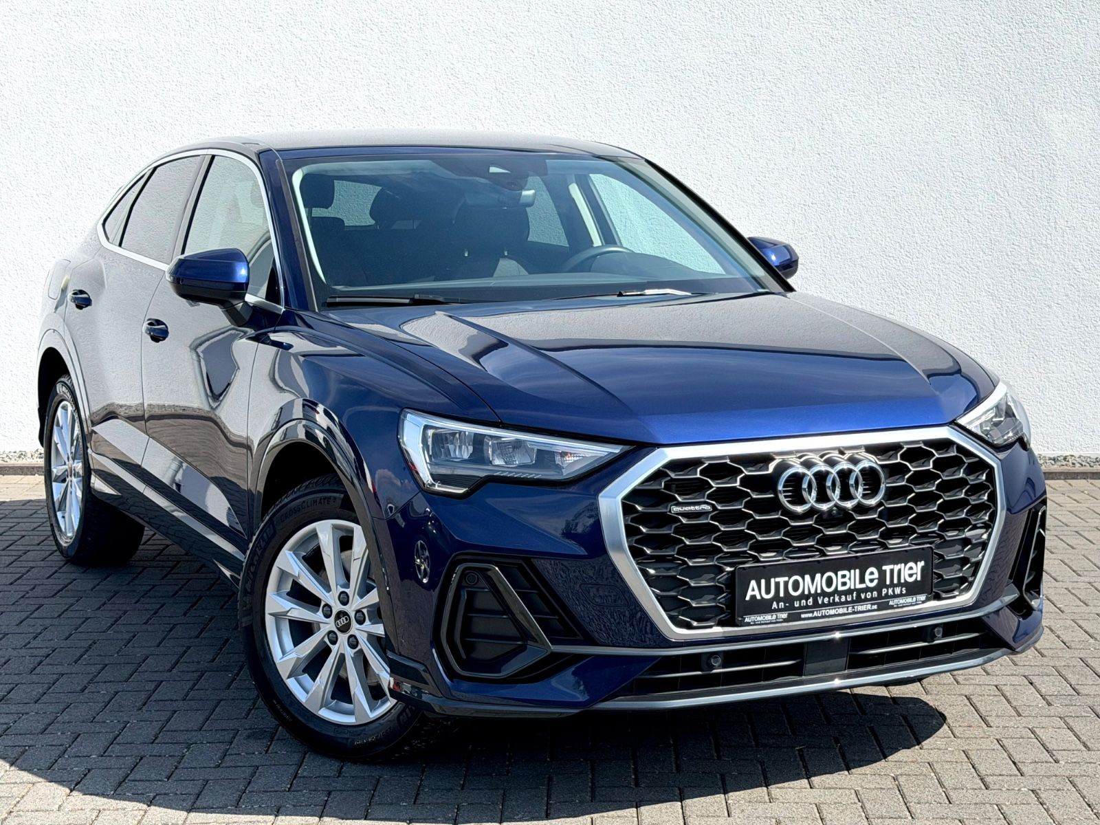 Audi Q3 Sportback 40 TFSI quattro S line /1.HAND/ - Bild 3 Audi Q3 Sportback 40 TFSI quattro S line /1.HAND/ in Blau als Sportwagen/Coupé - Fahrzeugfoto 3