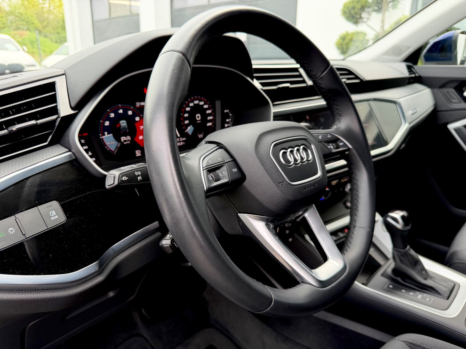 Audi Q3 Sportback 40 TFSI quattro S line /1.HAND/ - Bild 10 Audi Q3 Sportback 40 TFSI quattro S line /1.HAND/ in Blau als Sportwagen/Coupé - Fahrzeugfoto 10