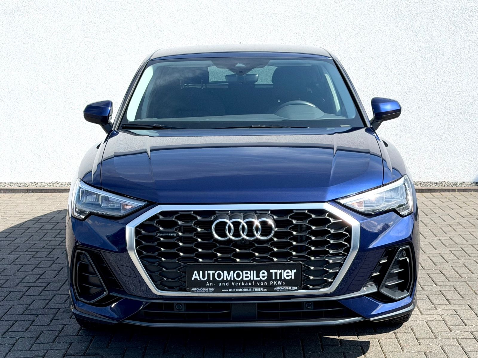 Audi Q3 Sportback 40 TFSI quattro S line /1.HAND/ - Bild 2 Audi Q3 Sportback 40 TFSI quattro S line /1.HAND/ in Blau als SUV/Geländewagen/Pickup - Fahrzeugfoto 2