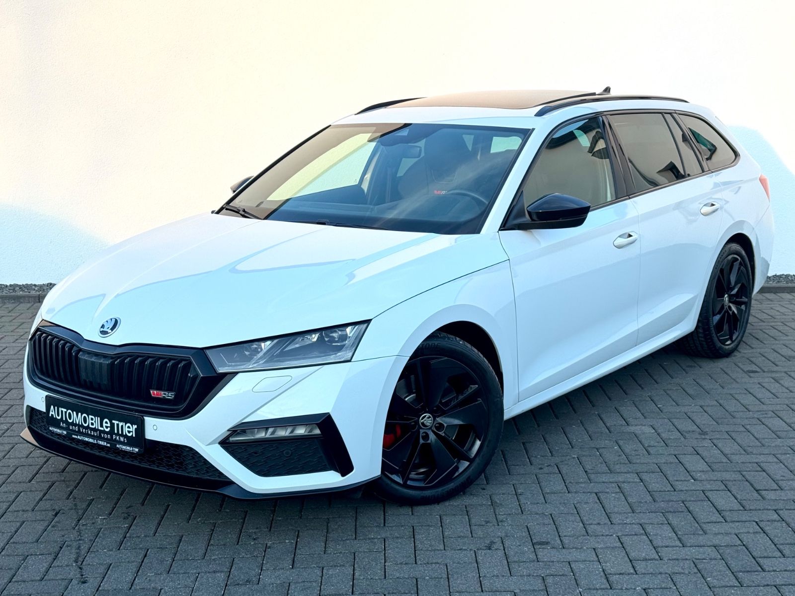 Skoda Octavia Combi RS 2.0 TSI DSG /MASSAGE/PANO/HUD/ in Weiß als Kombi - Fahrzeugfoto 1