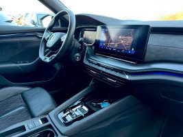 Skoda Octavia Combi RS 2.0 TSI DSG /MASSAGE/PANO/HUD/ in Weiß als Kombi - Fahrzeugfoto 12