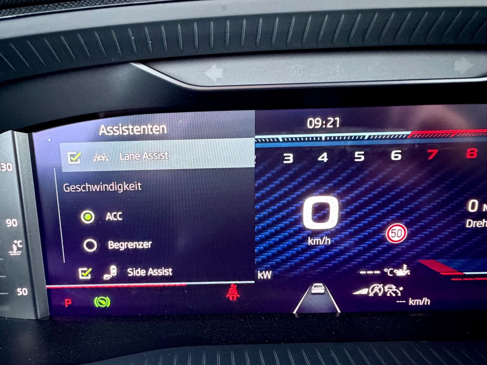 Skoda Octavia Combi RS 2.0 TSI DSG /MASSAGE/PANO/HUD/ - Bild 20 Skoda Octavia Combi RS 2.0 TSI DSG /MASSAGE/PANO/HUD/ in Weiß als Kombi - Fahrzeugfoto 20