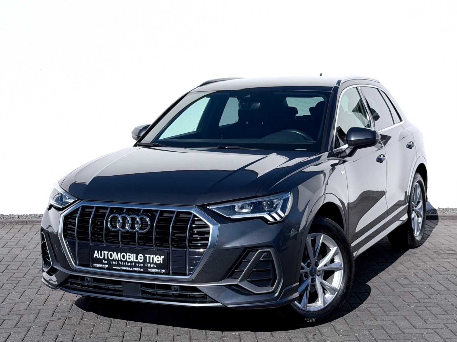 Audi Q3 35 TFSI S line /LED/CAM/ACC/GARANTIE/APP/ in Grau als SUV/Geländewagen/Pickup - Fahrzeugfoto 1