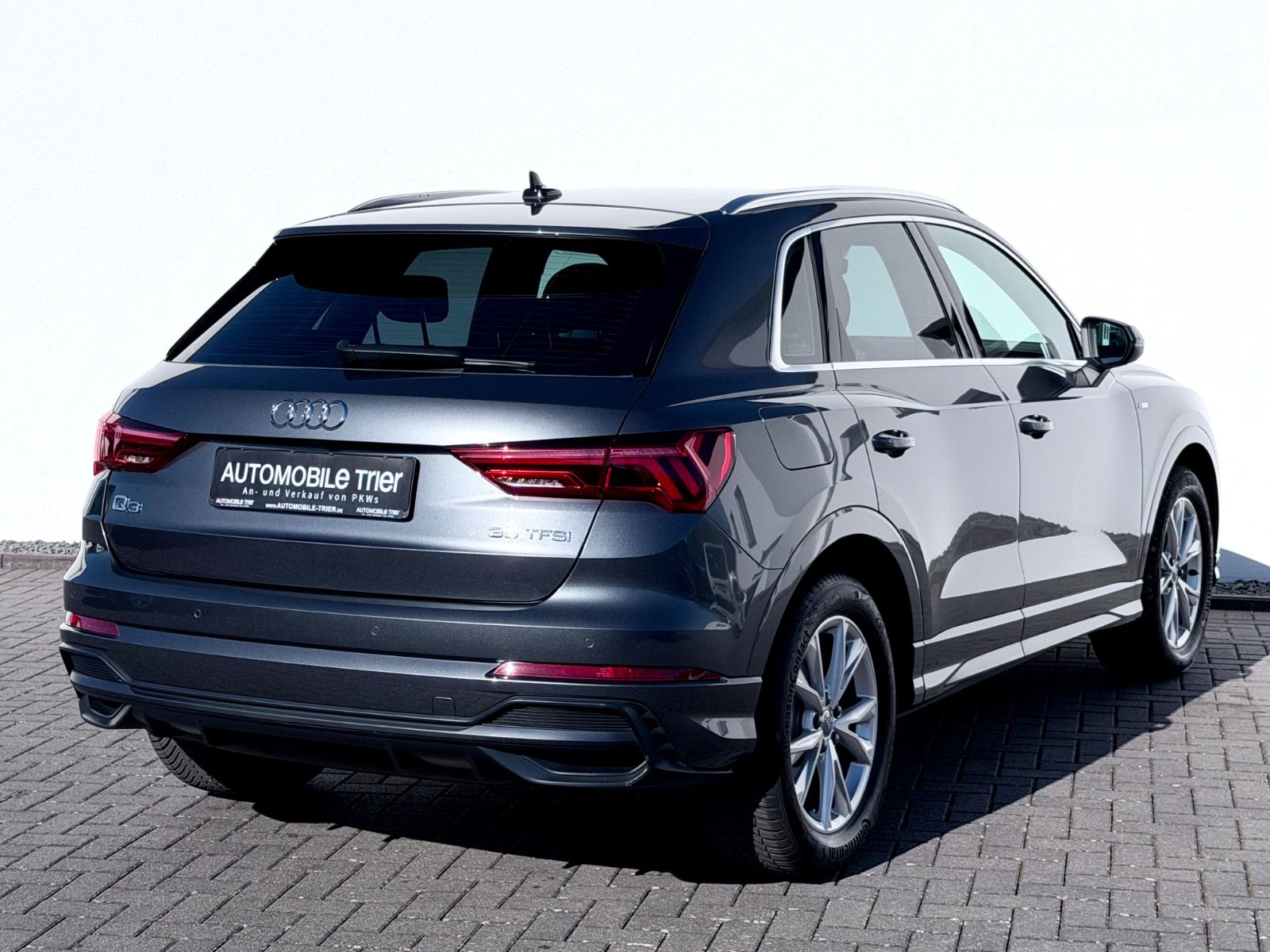 Audi Q3 35 TFSI S line /LED/CAM/ACC/GARANTIE/APP/ - Bild 5 Audi Q3 35 TFSI S line /LED/CAM/ACC/GARANTIE/APP/ in Daytonagrau Perleffekt als SUV/Geländewagen/Pickup - Fahrzeugfoto 5