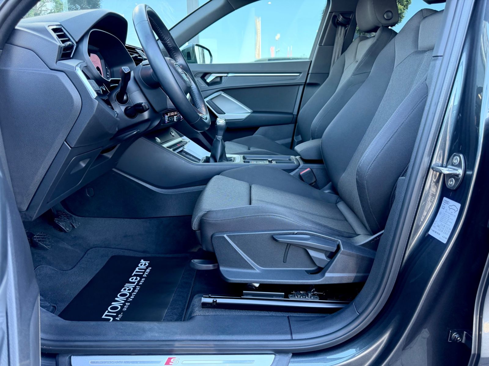 Audi Q3 35 TFSI S line /LED/CAM/ACC/GARANTIE/APP/ - Bild 9 Audi Q3 35 TFSI S line /LED/CAM/ACC/GARANTIE/APP/ in Daytonagrau Perleffekt als SUV/Geländewagen/Pickup - Fahrzeugfoto 9