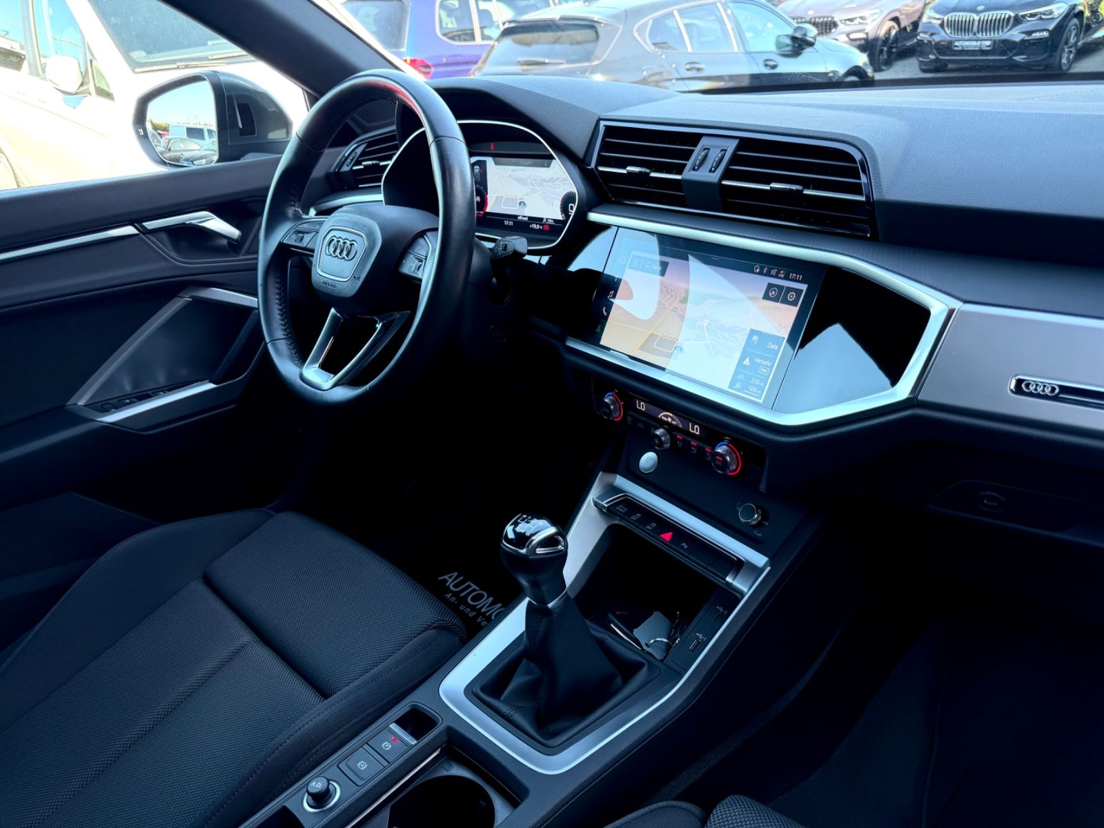 Audi Q3 35 TFSI S line /LED/CAM/ACC/GARANTIE/APP/ - Bild 12 Audi Q3 35 TFSI S line /LED/CAM/ACC/GARANTIE/APP/ in Daytonagrau Perleffekt als SUV/Geländewagen/Pickup - Fahrzeugfoto 12