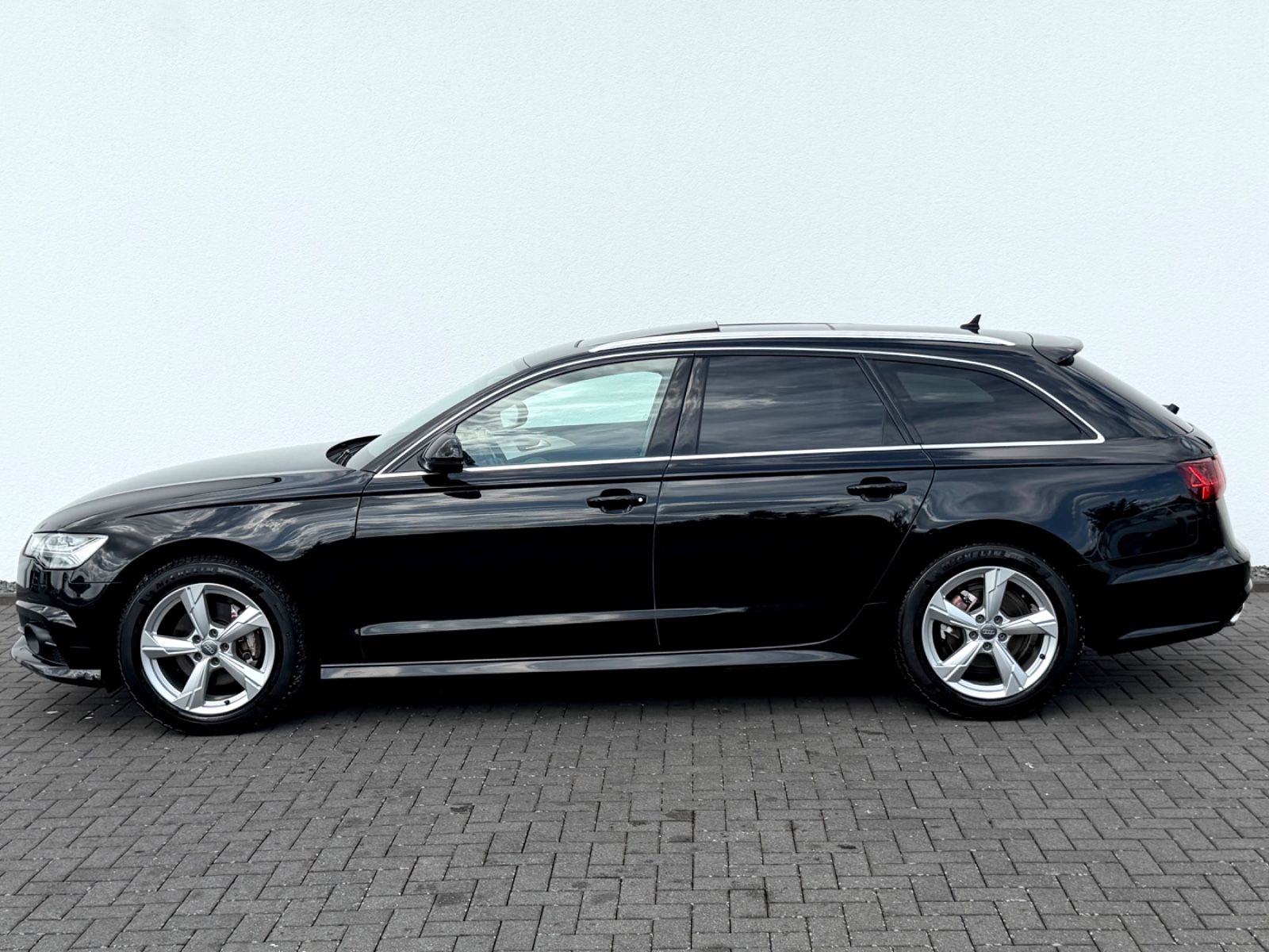 Audi A6 Avant 2.0 TDI sport /LED/ACC/CAM/AHK/GARANTIE - Bild 8 Audi A6 Avant 2.0 TDI sport /LED/ACC/CAM/AHK/GARANTIE in MYTHOSSCHWARZ als Kombi - Fahrzeugfoto 8
