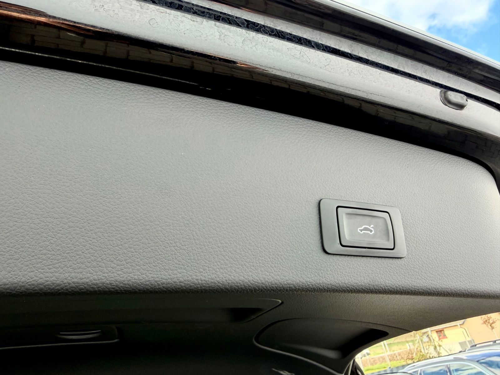 Audi A6 Avant 2.0 TDI sport /LED/ACC/CAM/AHK/GARANTIE - Bild 25 Audi A6 Avant 2.0 TDI sport /LED/ACC/CAM/AHK/GARANTIE in MYTHOSSCHWARZ als Kombi - Fahrzeugfoto 25