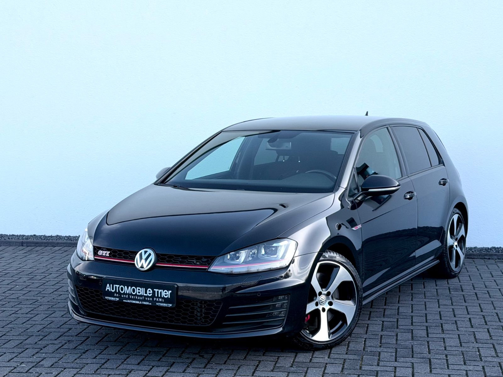 Volkswagen Golf VII Lim. GTI Performance BMT in Schwarz als Limousine - Fahrzeugfoto 1