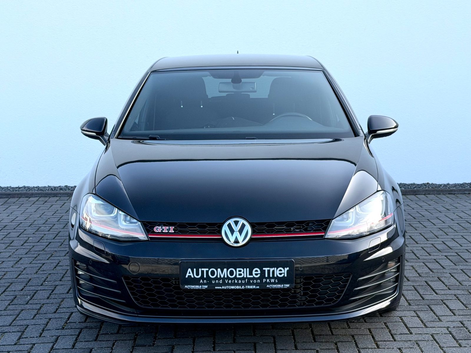 Volkswagen Golf VII Lim. GTI Performance BMT - Bild 2 Volkswagen Golf VII Lim. GTI Performance BMT in Schwarz als Limousine - Fahrzeugfoto 2