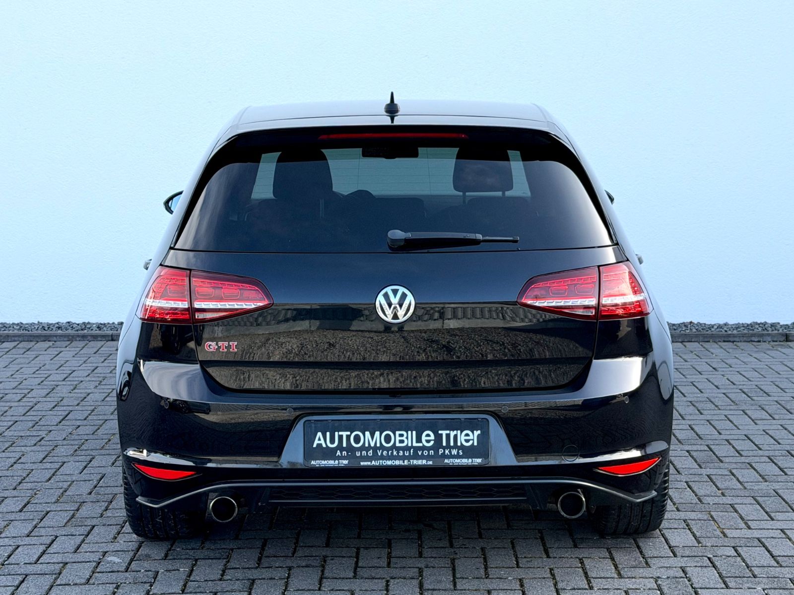 Volkswagen Golf VII Lim. GTI Performance BMT - Bild 6 Volkswagen Golf VII Lim. GTI Performance BMT in Schwarz als Limousine - Fahrzeugfoto 6