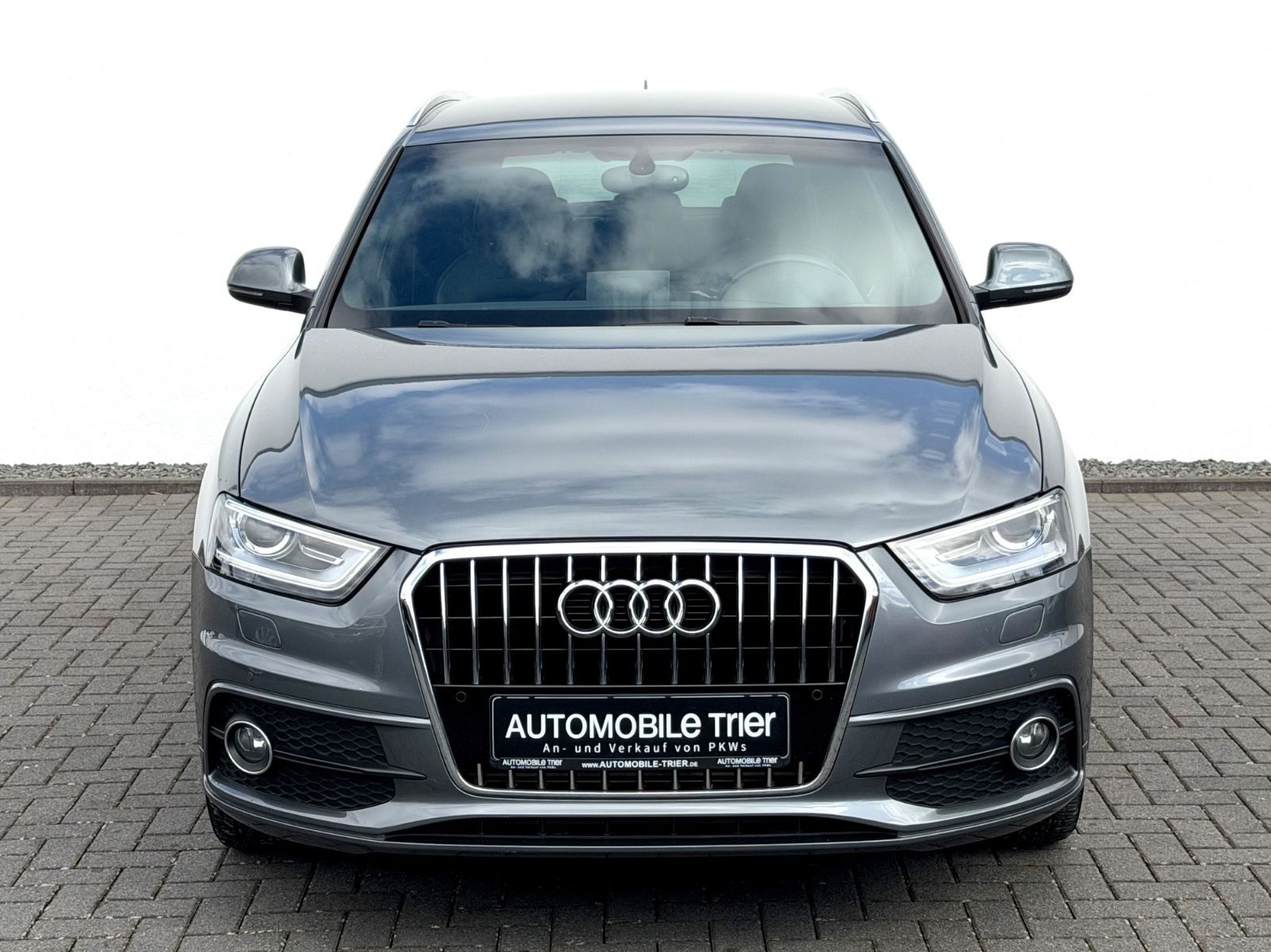 Audi Q3 2.0 TDI S line Sport Plus Paket /1.HAND/ - Bild 2 Audi Q3 2.0 TDI S line Sport Plus Paket /1.HAND/ in Monsungrau Metallic als SUV/Geländewagen/Pickup - Fahrzeugfoto 2