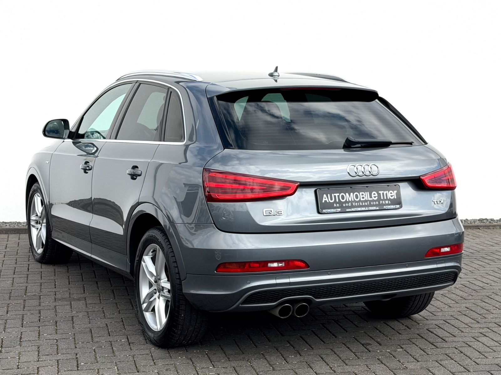 Audi Q3 2.0 TDI S line Sport Plus Paket /1.HAND/ - Bild 6 Audi Q3 2.0 TDI S line Sport Plus Paket /1.HAND/ in Monsungrau Metallic als SUV/Geländewagen/Pickup - Fahrzeugfoto 6