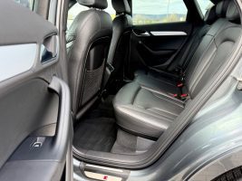 Audi Q3 2.0 TDI S line Sport Plus Paket /1.HAND/ in Grau als SUV/Geländewagen/Pickup - Fahrzeugfoto 13