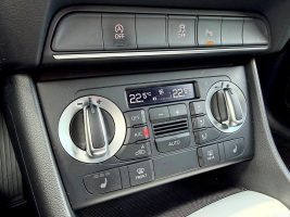 Audi Q3 2.0 TDI S line Sport Plus Paket /1.HAND/ in Grau als SUV/Geländewagen/Pickup - Fahrzeugfoto 16