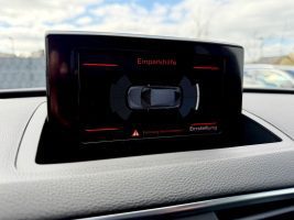 Audi Q3 2.0 TDI S line Sport Plus Paket /1.HAND/ in Grau als SUV/Geländewagen/Pickup - Fahrzeugfoto 17