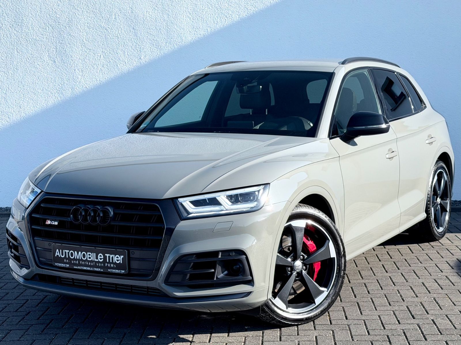 Audi SQ5 3.0 TDI quattro /LED/ACC/HUD/CAM/GARANTIE in Grau als SUV/Geländewagen/Pickup - Fahrzeugfoto 1