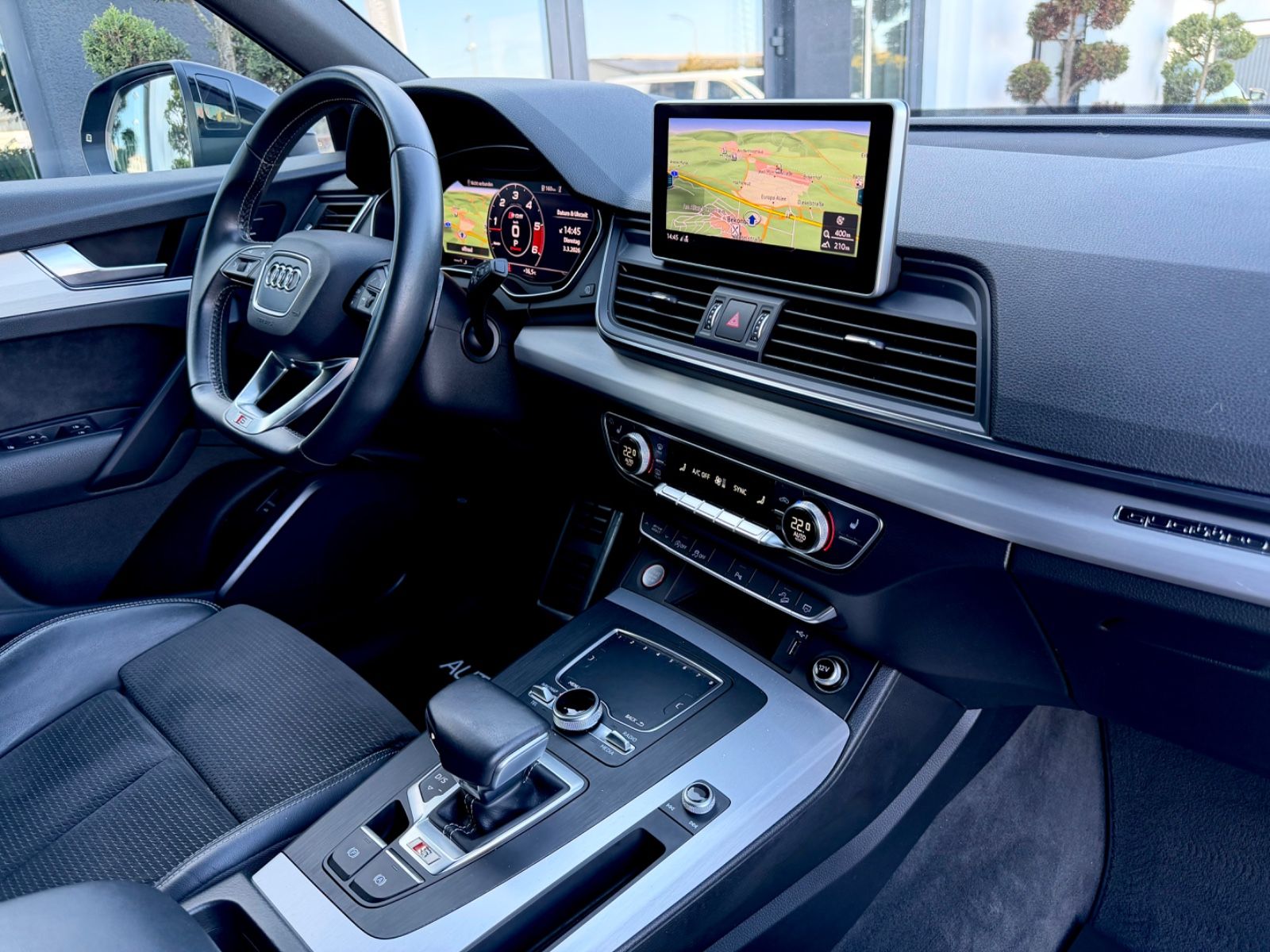 Audi SQ5 3.0 TDI quattro /LED/ACC/HUD/CAM/GARANTIE - Bild 12 Audi SQ5 3.0 TDI quattro /LED/ACC/HUD/CAM/GARANTIE in Grau als SUV/Geländewagen/Pickup - Fahrzeugfoto 12