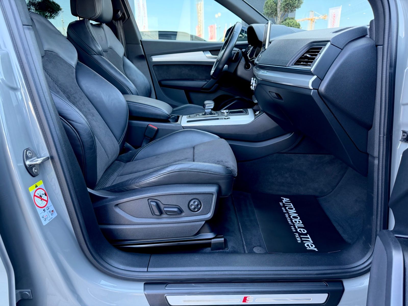Audi SQ5 3.0 TDI quattro /LED/ACC/HUD/CAM/GARANTIE - Bild 13 Audi SQ5 3.0 TDI quattro /LED/ACC/HUD/CAM/GARANTIE in Grau als SUV/Geländewagen/Pickup - Fahrzeugfoto 13