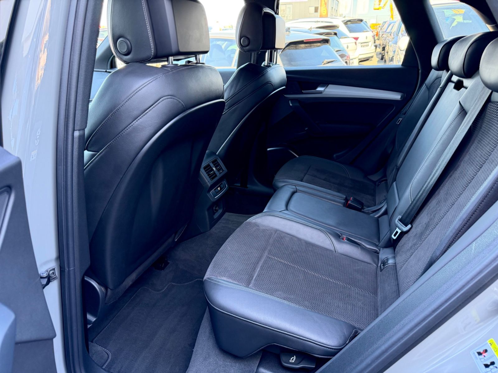 Audi SQ5 3.0 TDI quattro /LED/ACC/HUD/CAM/GARANTIE - Bild 14 Audi SQ5 3.0 TDI quattro /LED/ACC/HUD/CAM/GARANTIE in Grau als SUV/Geländewagen/Pickup - Fahrzeugfoto 14