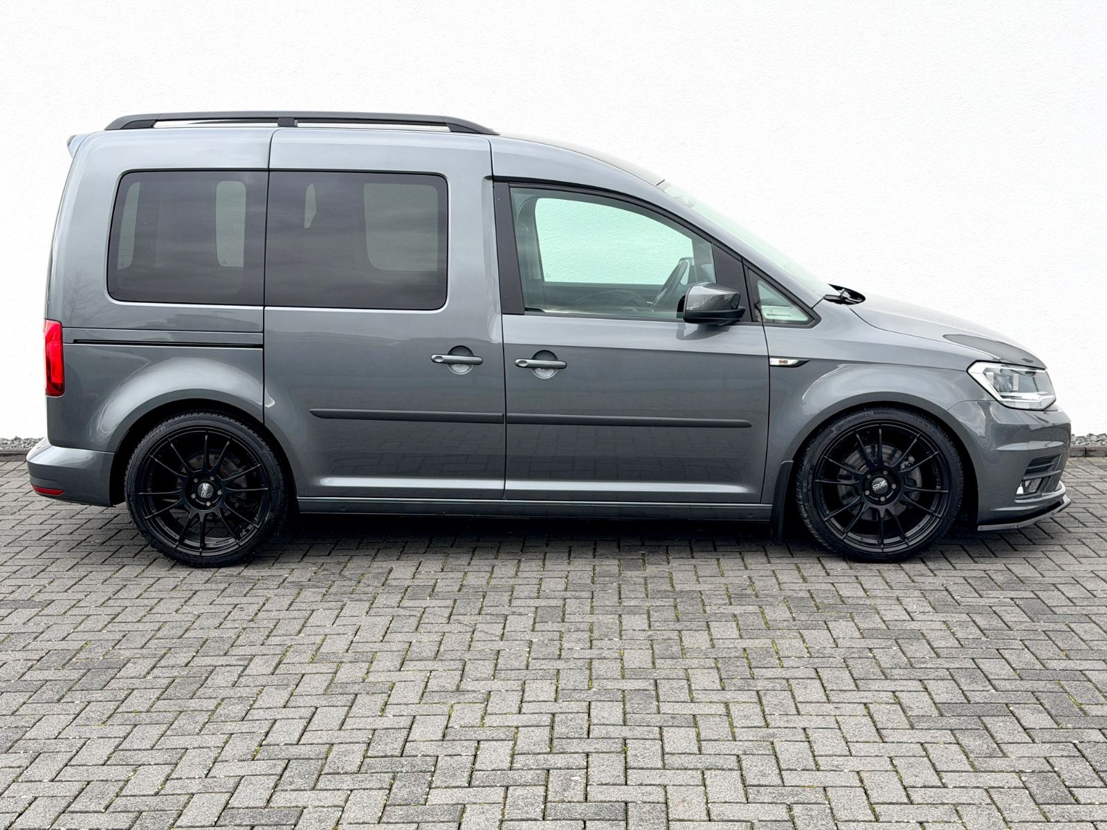 Volkswagen Caddy 1.4 TSI DSG *Navi*2xKlima*Garantie* - Bild 4 Volkswagen Caddy 1.4 TSI DSG *Navi*2xKlima*Garantie* in INDIUMGRAU als Van/Minibus - Fahrzeugfoto 4