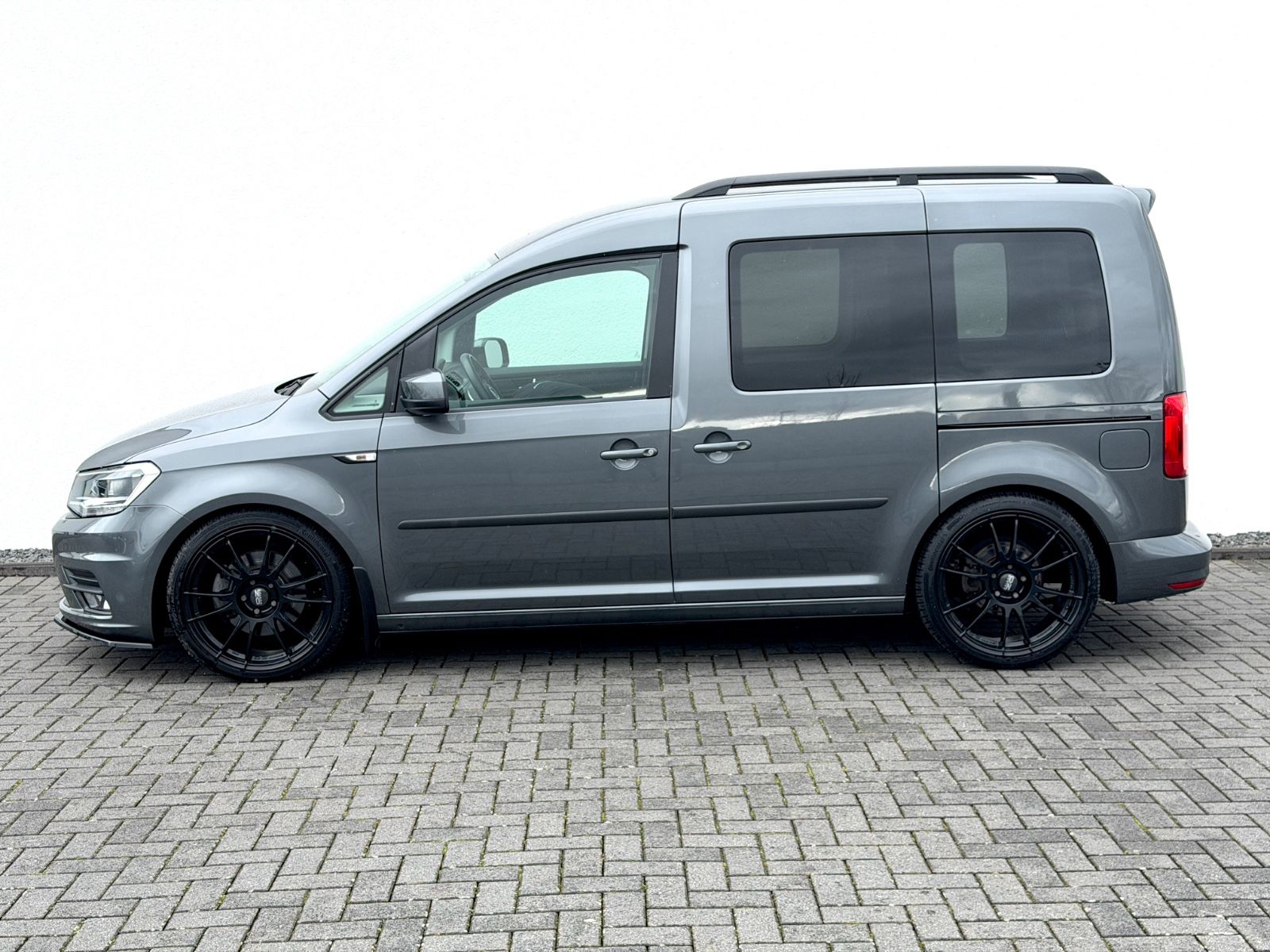 Volkswagen Caddy 1.4 TSI DSG *Navi*2xKlima*Garantie* - Bild 8 Volkswagen Caddy 1.4 TSI DSG *Navi*2xKlima*Garantie* in INDIUMGRAU als Van/Minibus - Fahrzeugfoto 8
