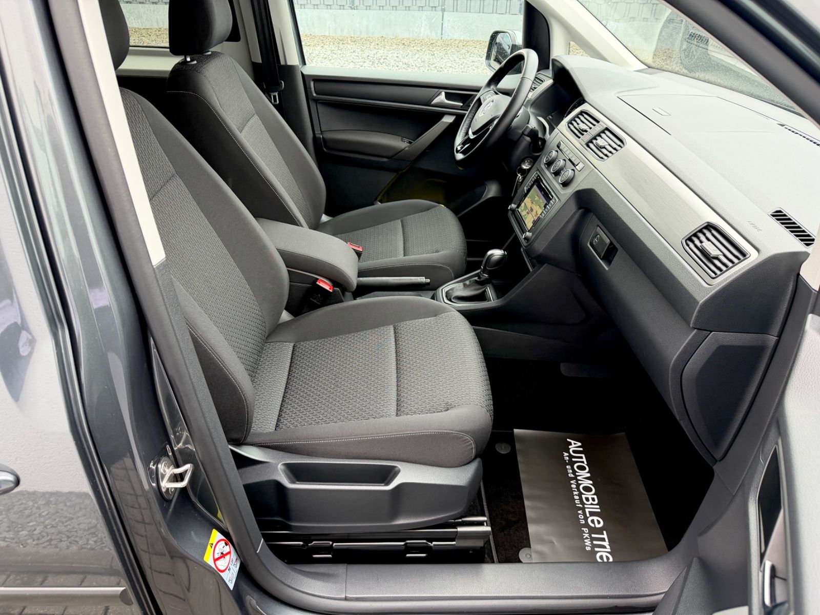 Volkswagen Caddy 1.4 TSI DSG *Navi*2xKlima*Garantie* - Bild 13 Volkswagen Caddy 1.4 TSI DSG *Navi*2xKlima*Garantie* in INDIUMGRAU als Van/Minibus - Fahrzeugfoto 13