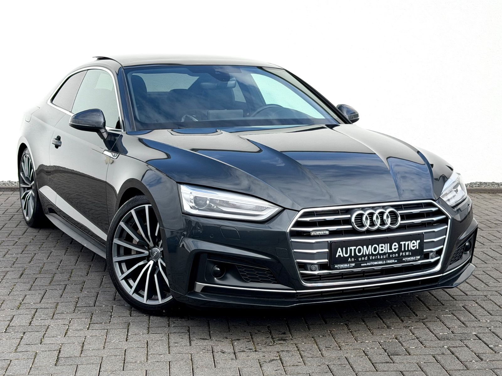 Audi A5 Coupe 2.0 TFSI quattro S line Sport Plus - Bild 3 Audi A5 Coupe 2.0 TFSI quattro S line Sport Plus in Grau als Sportwagen/Coupé - Fahrzeugfoto 3